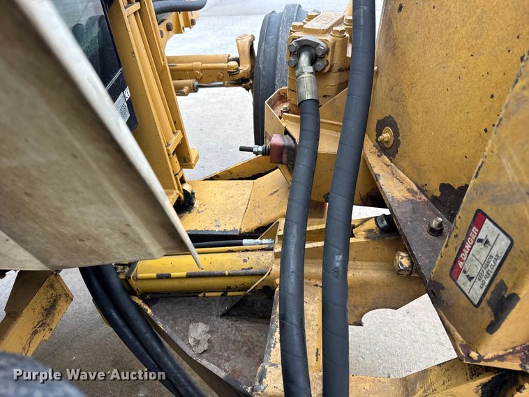 image for item ER0376 1997 New Holland 6635 tractor