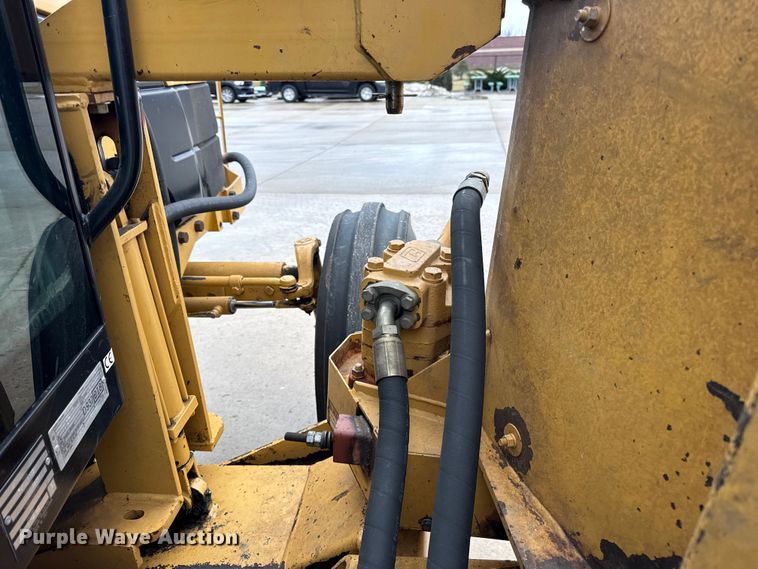 image for item ER0376 1997 New Holland 6635 tractor