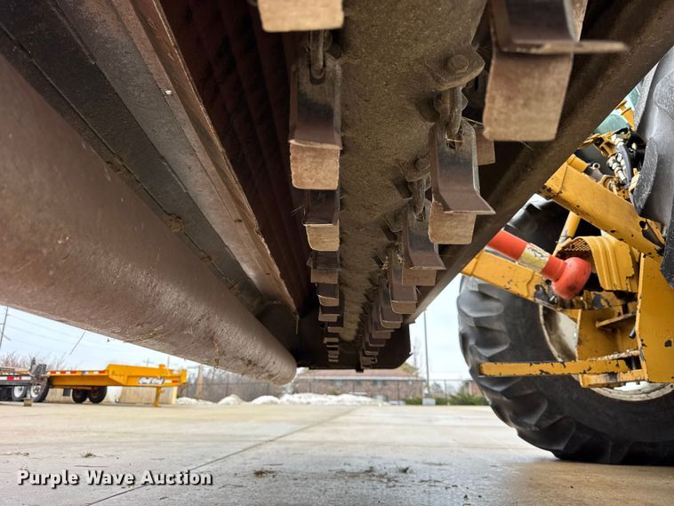 image for item ER0376 1997 New Holland 6635 tractor