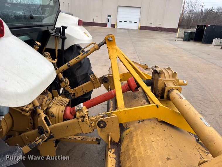 image for item ER0376 1997 New Holland 6635 tractor