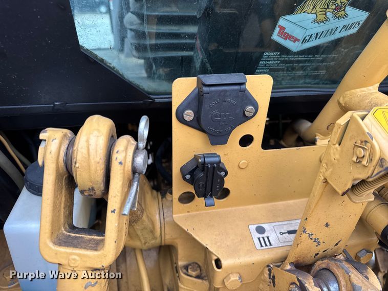 image for item ER0376 1997 New Holland 6635 tractor