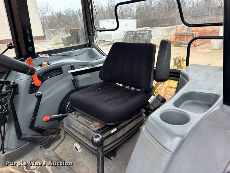 image for item ER0376 1997 New Holland 6635 tractor