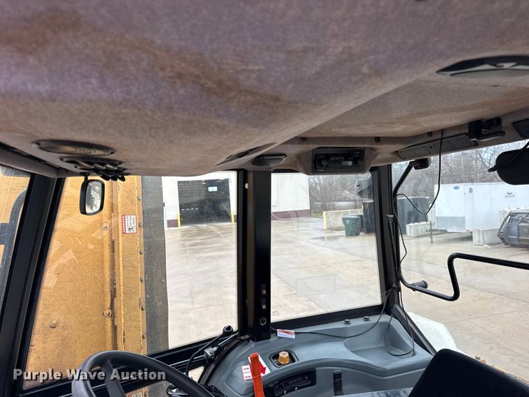 image for item ER0376 1997 New Holland 6635 tractor