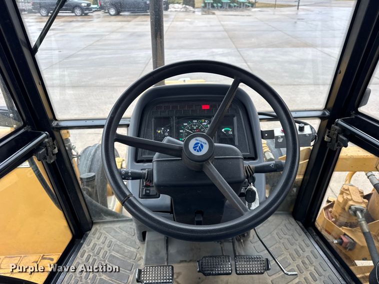 image for item ER0376 1997 New Holland 6635 tractor