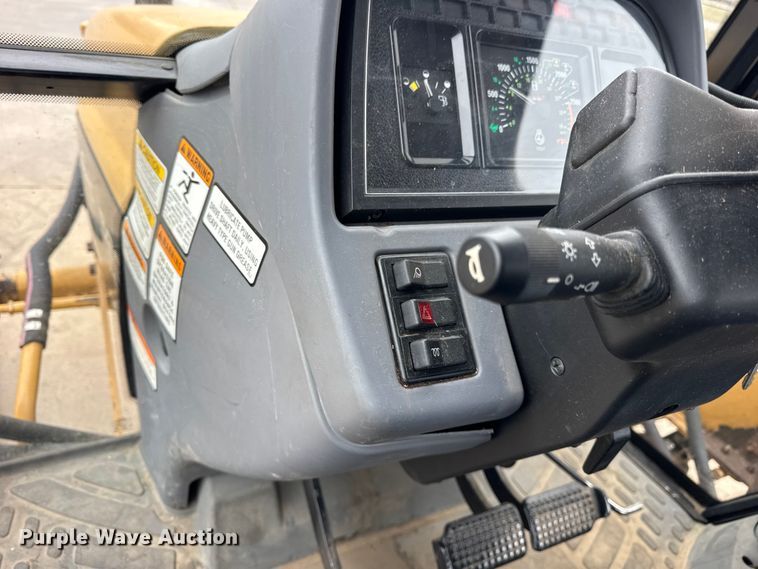 image for item ER0376 1997 New Holland 6635 tractor