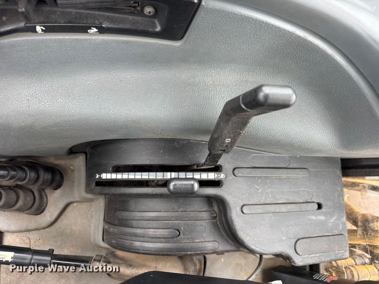 image for item ER0376 1997 New Holland 6635 tractor