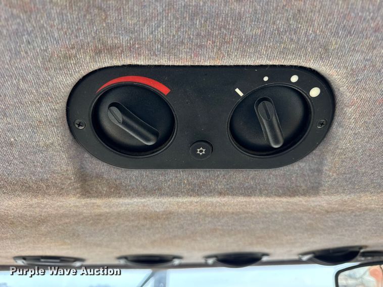 image for item ER0376 1997 New Holland 6635 tractor