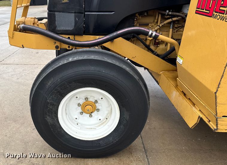 image for item ER0376 1997 New Holland 6635 tractor