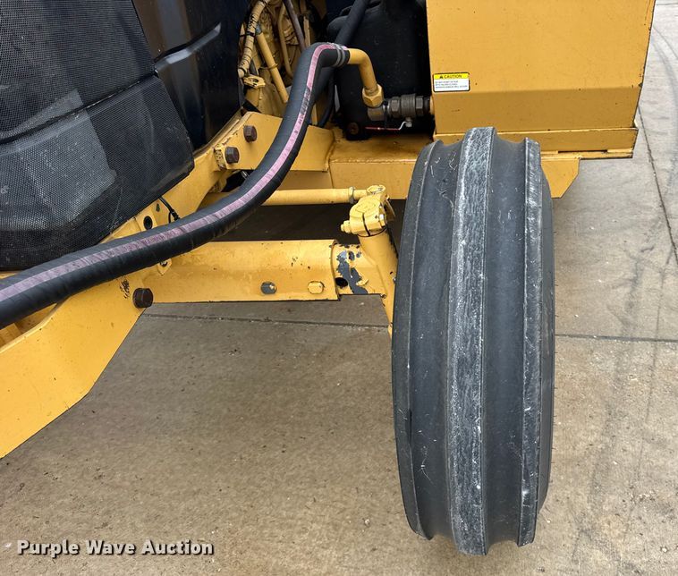 image for item ER0376 1997 New Holland 6635 tractor