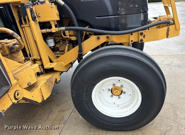 image for item ER0376 1997 New Holland 6635 tractor