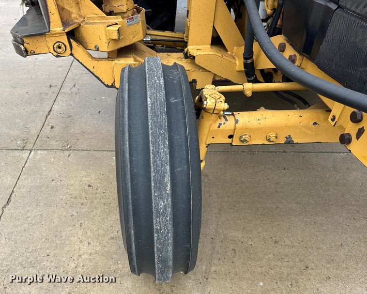 image for item ER0376 1997 New Holland 6635 tractor