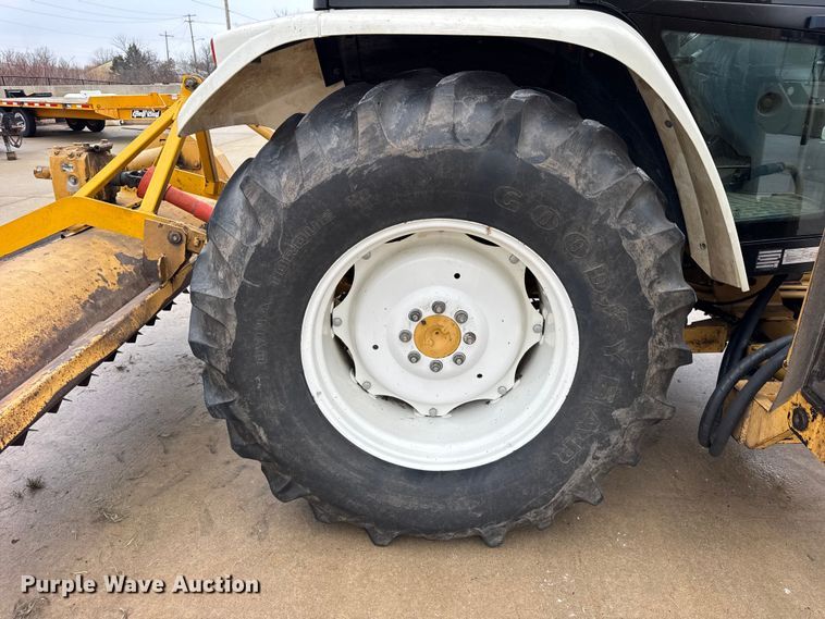 image for item ER0376 1997 New Holland 6635 tractor