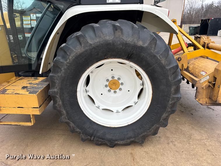 image for item ER0376 1997 New Holland 6635 tractor