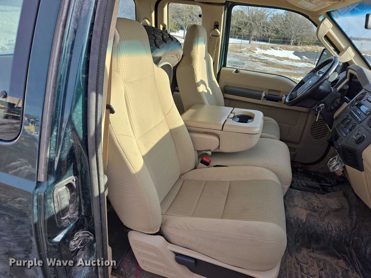 image for item ES2634 2008 Ford F450 truck cab and chassis