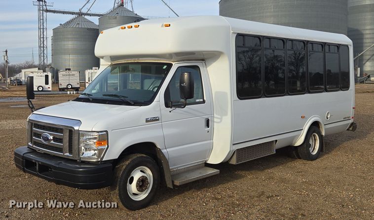 image for item ES2667 2013 Ford Eldorado shuttle bus