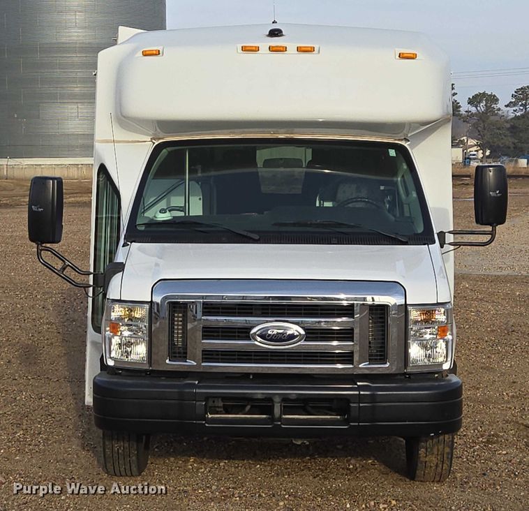 image for item ES2667 2013 Ford Eldorado shuttle bus