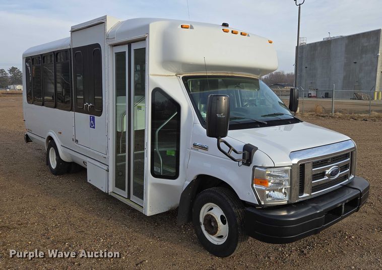 image for item ES2667 2013 Ford Eldorado shuttle bus