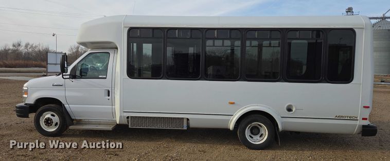 image for item ES2667 2013 Ford Eldorado shuttle bus