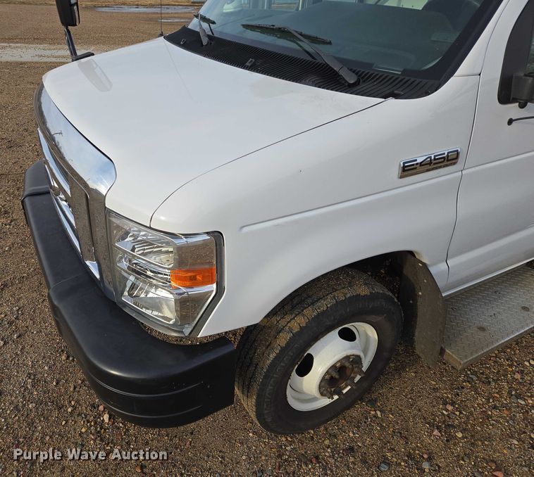 image for item ES2667 2013 Ford Eldorado shuttle bus