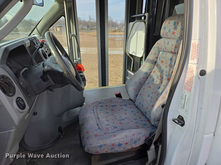 image for item ES2667 2013 Ford Eldorado shuttle bus