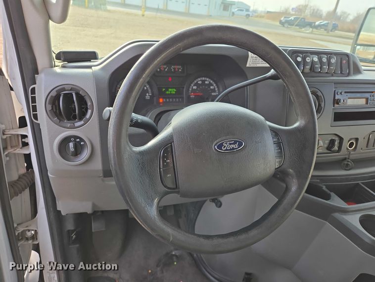 image for item ES2667 2013 Ford Eldorado shuttle bus