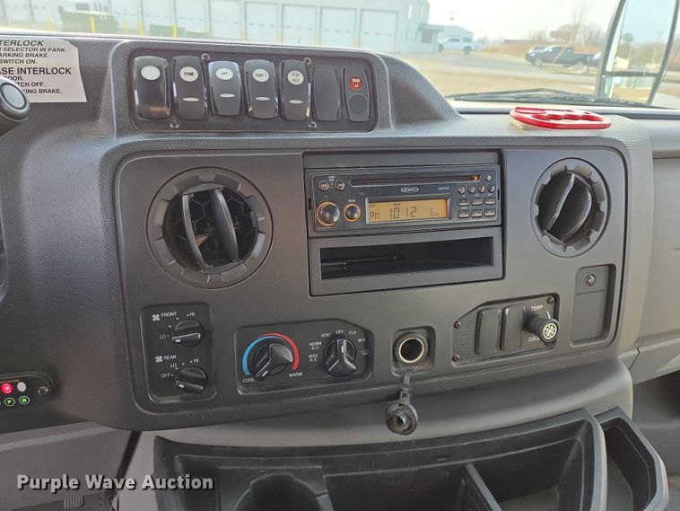 image for item ES2667 2013 Ford Eldorado shuttle bus