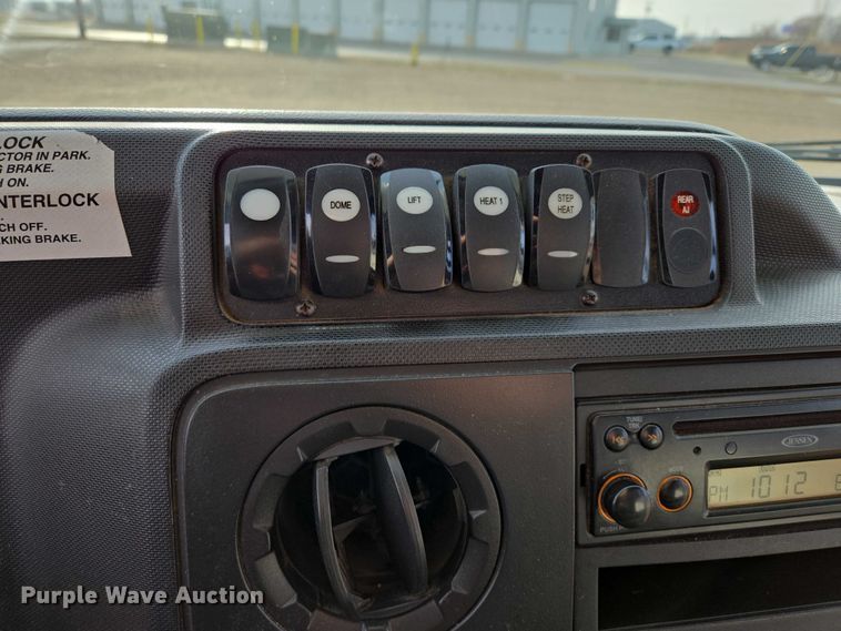 image for item ES2667 2013 Ford Eldorado shuttle bus