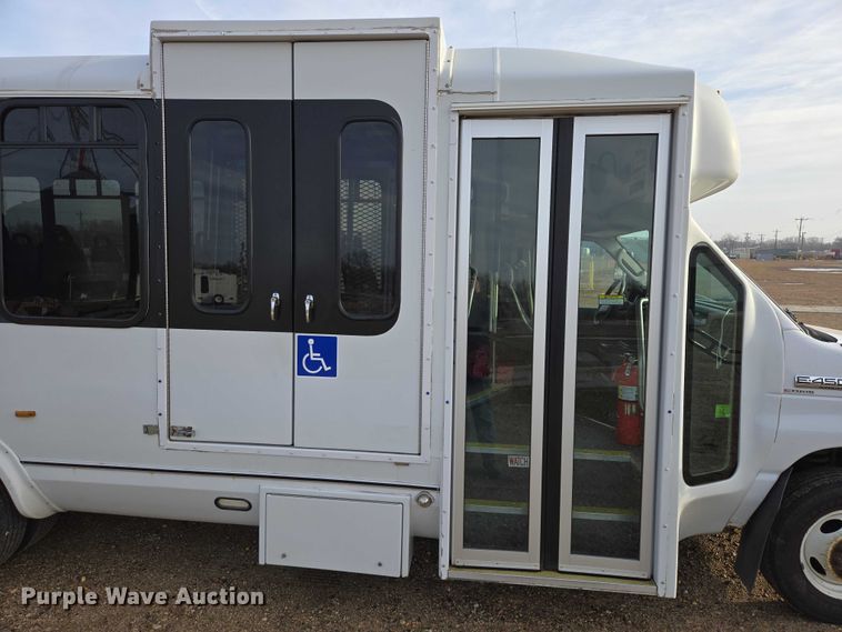 image for item ES2667 2013 Ford Eldorado shuttle bus