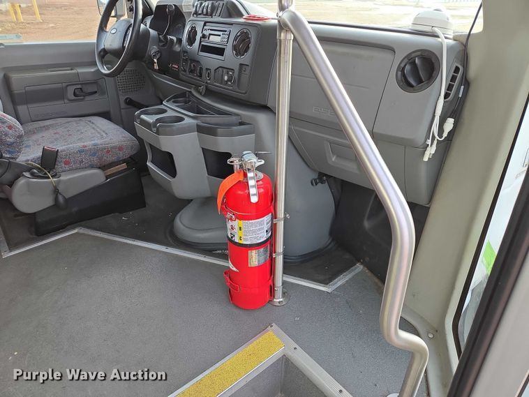 image for item ES2667 2013 Ford Eldorado shuttle bus