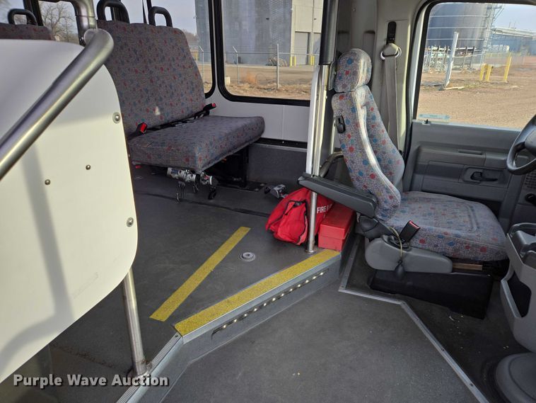 image for item ES2667 2013 Ford Eldorado shuttle bus