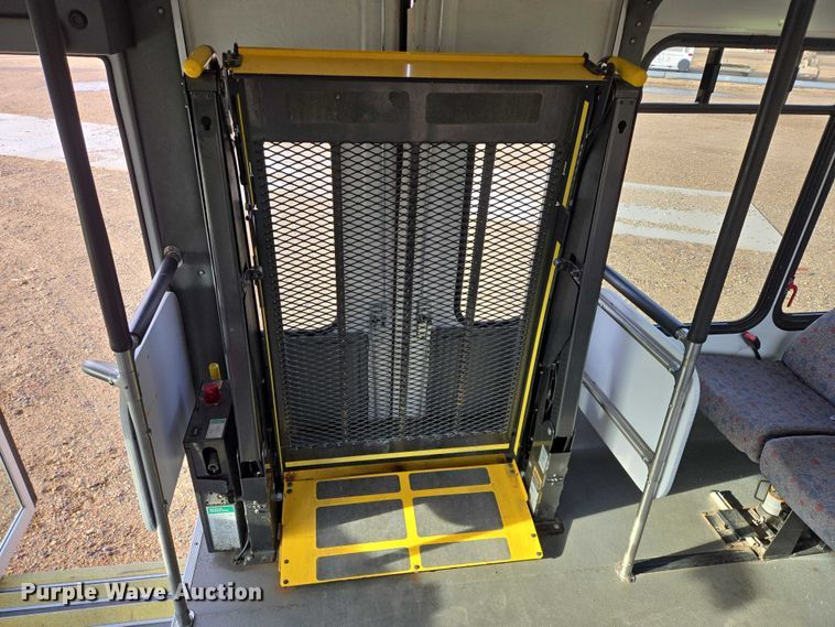 image for item ES2667 2013 Ford Eldorado shuttle bus