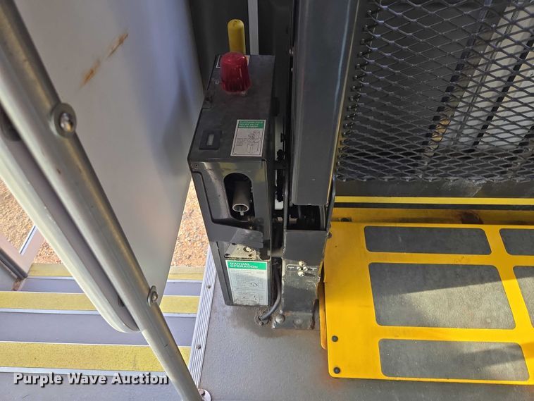 image for item ES2667 2013 Ford Eldorado shuttle bus