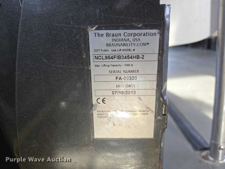 image for item ES2667 2013 Ford Eldorado shuttle bus