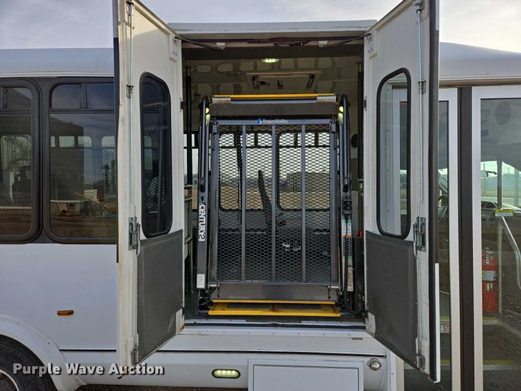 image for item ES2667 2013 Ford Eldorado shuttle bus