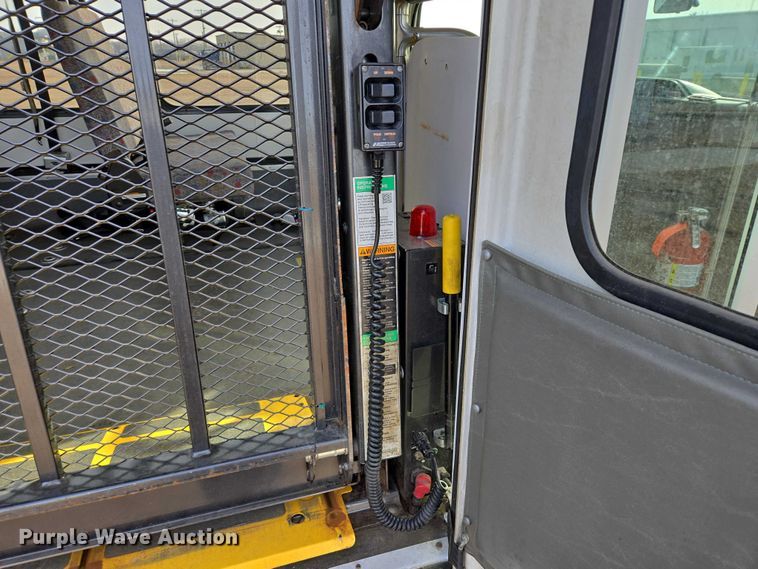 image for item ES2667 2013 Ford Eldorado shuttle bus