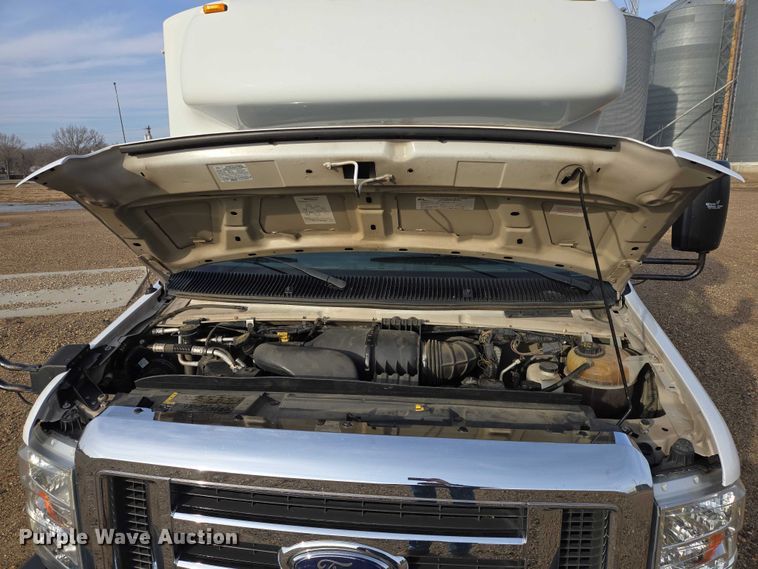 image for item ES2667 2013 Ford Eldorado shuttle bus