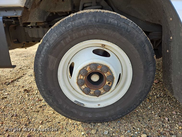 image for item ES2667 2013 Ford Eldorado shuttle bus