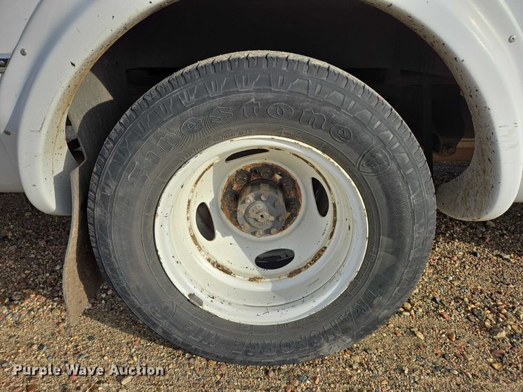 image for item ES2667 2013 Ford Eldorado shuttle bus