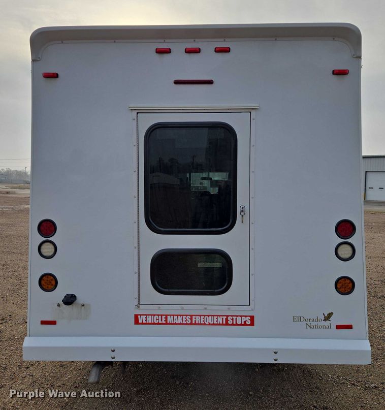 image for item ES2668 2016 Ford Advantage 240 shuttle bus