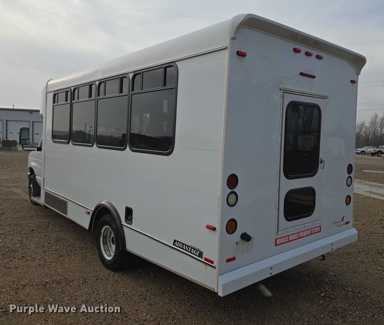 image for item ES2668 2016 Ford Advantage 240 shuttle bus