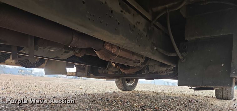 image for item ES2668 2016 Ford Advantage 240 shuttle bus