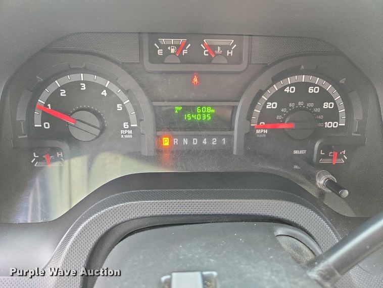 image for item ES2668 2016 Ford Advantage 240 shuttle bus