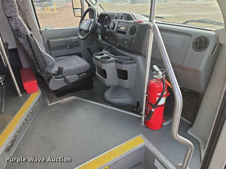 image for item ES2668 2016 Ford Advantage 240 shuttle bus