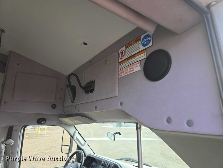 image for item ES2668 2016 Ford Advantage 240 shuttle bus