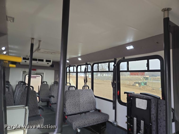 image for item ES2668 2016 Ford Advantage 240 shuttle bus