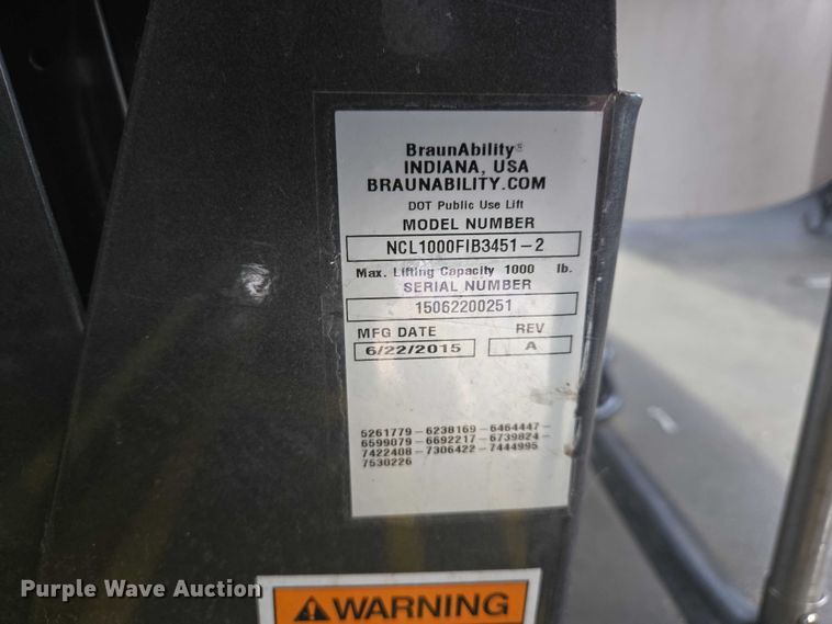 image for item ES2668 2016 Ford Advantage 240 shuttle bus