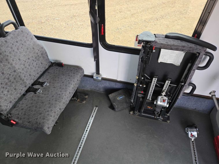 image for item ES2668 2016 Ford Advantage 240 shuttle bus