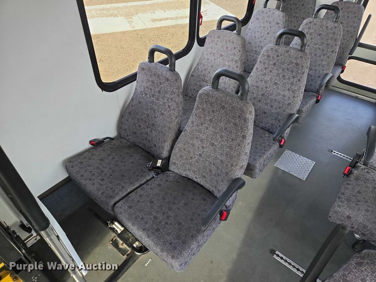 image for item ES2668 2016 Ford Advantage 240 shuttle bus