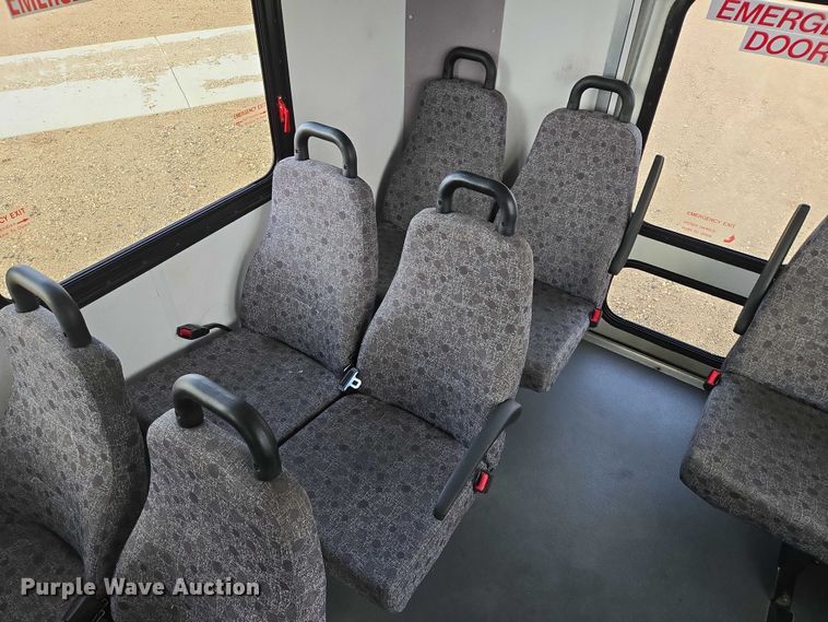 image for item ES2668 2016 Ford Advantage 240 shuttle bus