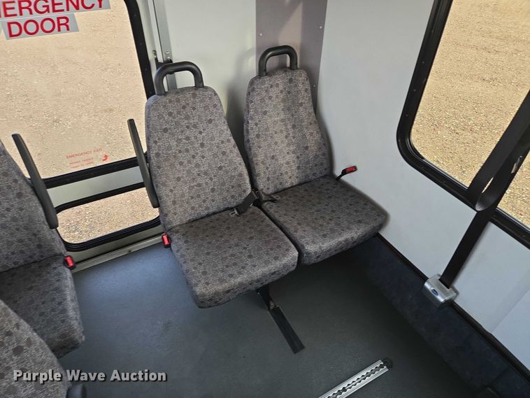 image for item ES2668 2016 Ford Advantage 240 shuttle bus